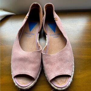 Verbenas-100 percent leather size 39. Super comfortable, only wore twice.